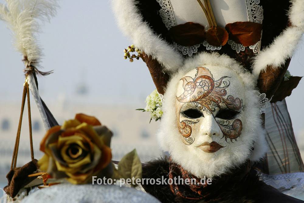 Maske Fotografiert Ohne Blitz Maske fotografiert ohne Blitz