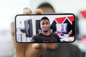 Portrait mit Smartphone versus Kamera