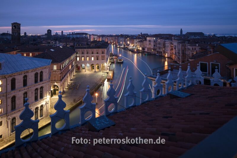 Canal Grande bei Nacht von oben