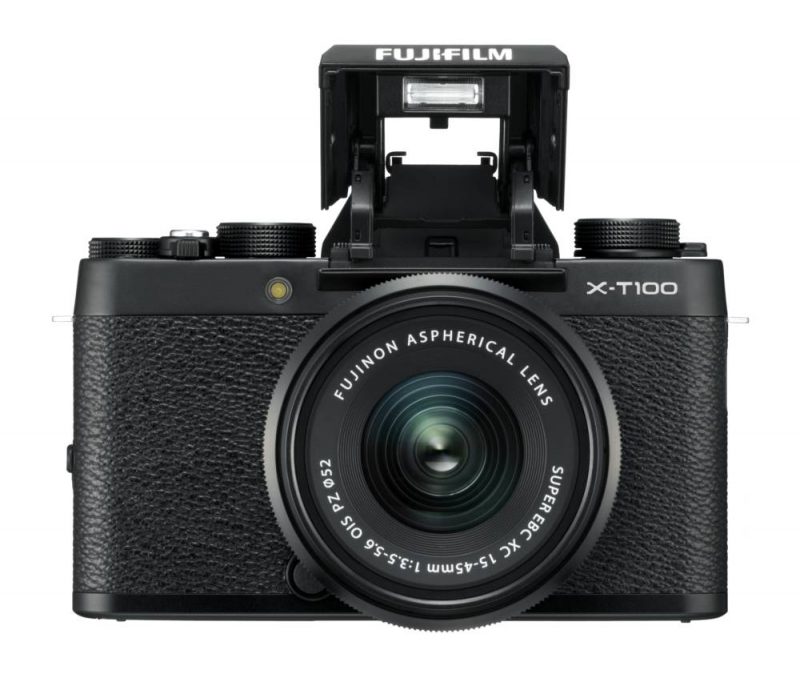 Fujifilm X-T100 mit eingebautem Blitz