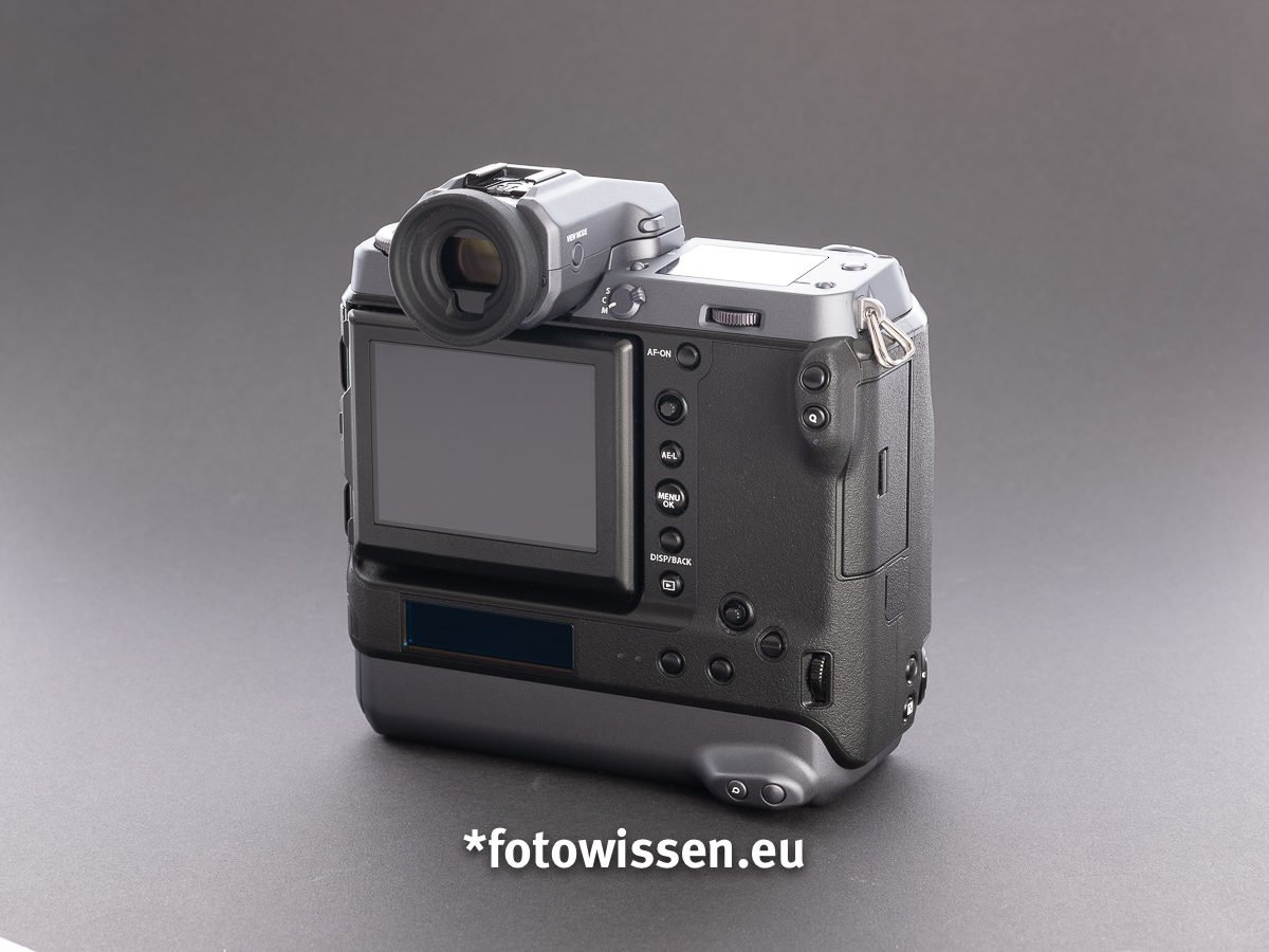 Test Fujifilm GFX 100- Rücken mit programmierbaren Tasten Test Fujifilm GFX 100- Rücken mit programmierbaren Tasten