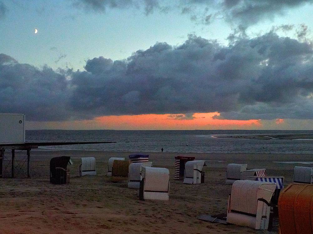 su-mond-auf-borkum-20190904-holzborn-7434kl