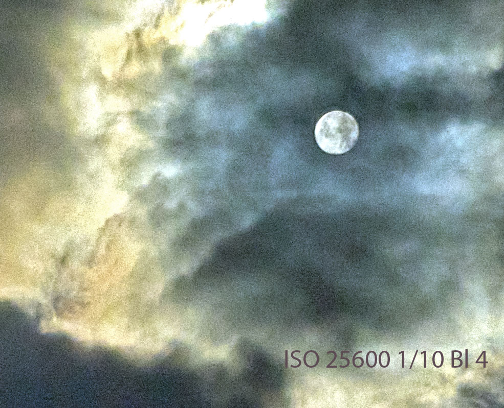 Vollmond 100%-Ausschnitt Vollmond 100%-Ausschnitt