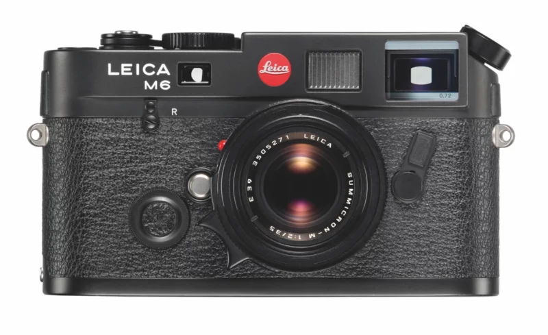 Das Foto einer legendären Leica-Kamera: 1998 M6 TTL black mit Summicron 35 mm F2, Foto: Leica - Die neue Lust auf Leica 1998 M6 TTL black mit Summicron 35 mm F2, Foto: Leica - Die neue Lust auf Leica