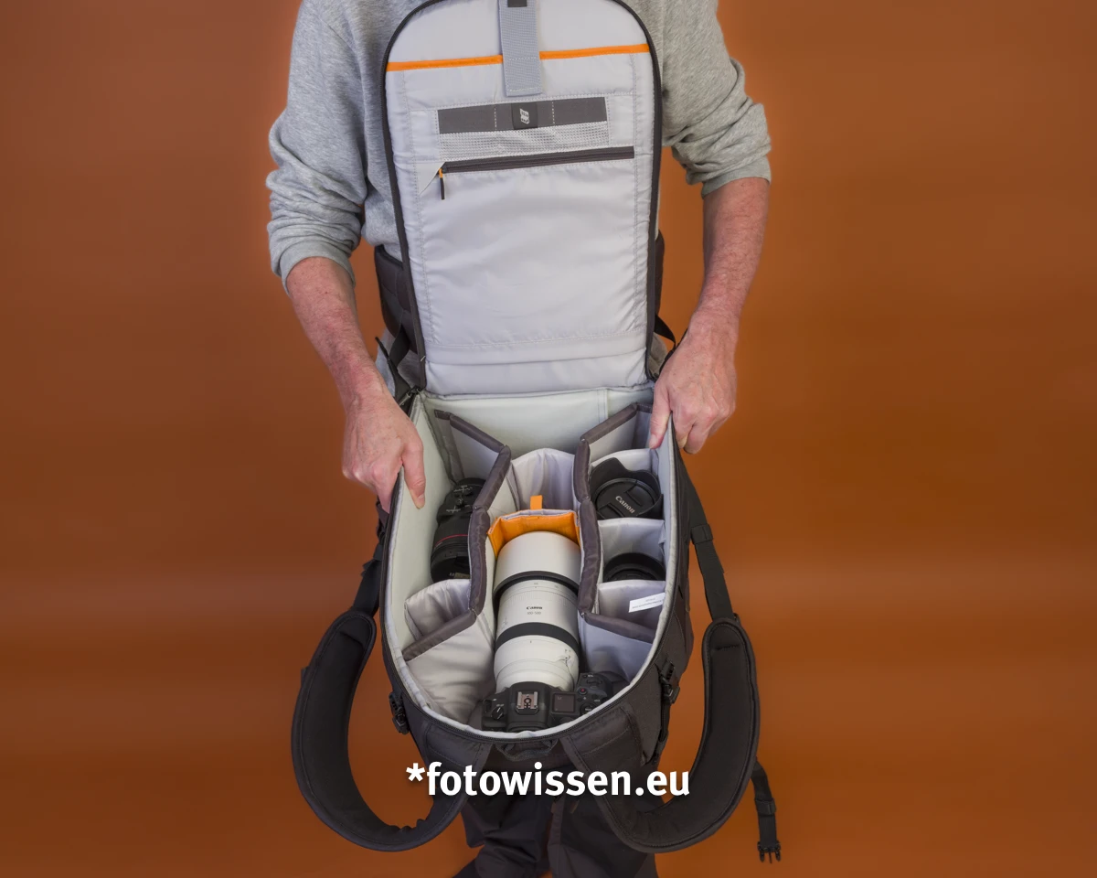 Bedienung vor dem Bauch: Fotorucksack Lowepro Flipside 500