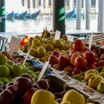 RIALTO MARKT IN VENEDIG – * ON TOUR