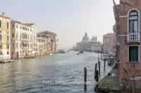 Foto auf Santa Maria von Accademia Brücke