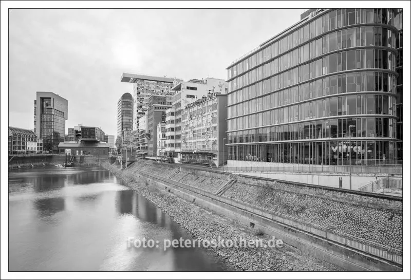 Schwarzweiß im Düsseldorfer Hafen - Architekturfotografie