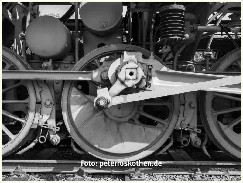 Schwarz-Weiß-Foto Dampflokomotive, Eisenbahn fotografieren, Dampf-Lokomotiven fotografieren