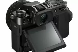 Fujifilm GFX 100s Gehäuse Klappdisplay und Bedienungselemente