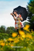 Fotografieren im grellen Mittagslicht. Manchmal lassen sich Portraitshootings oder Modeshootings nicht verschieben. Das Licht im Gesicht ist sicher nicht ideal aber der Aufnahme folgt dennoch der Prinz. 